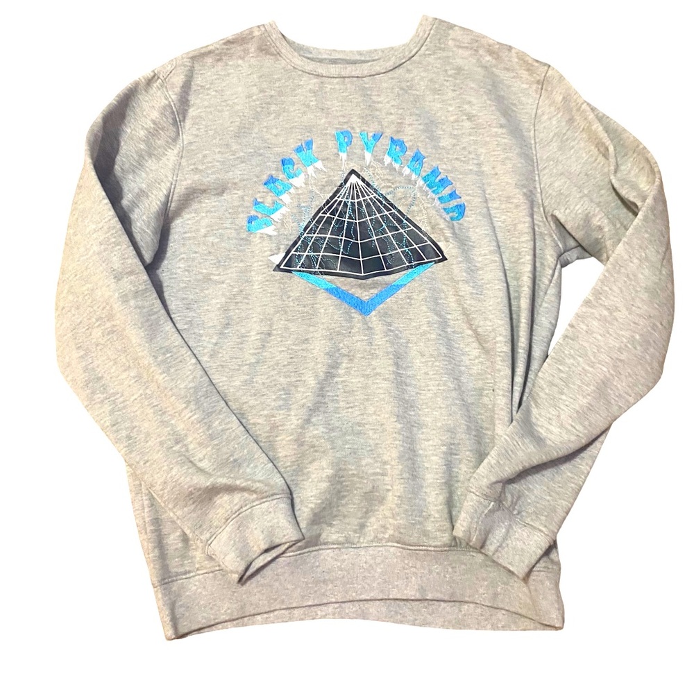 Black Pyramid Grey Sweater Size Large